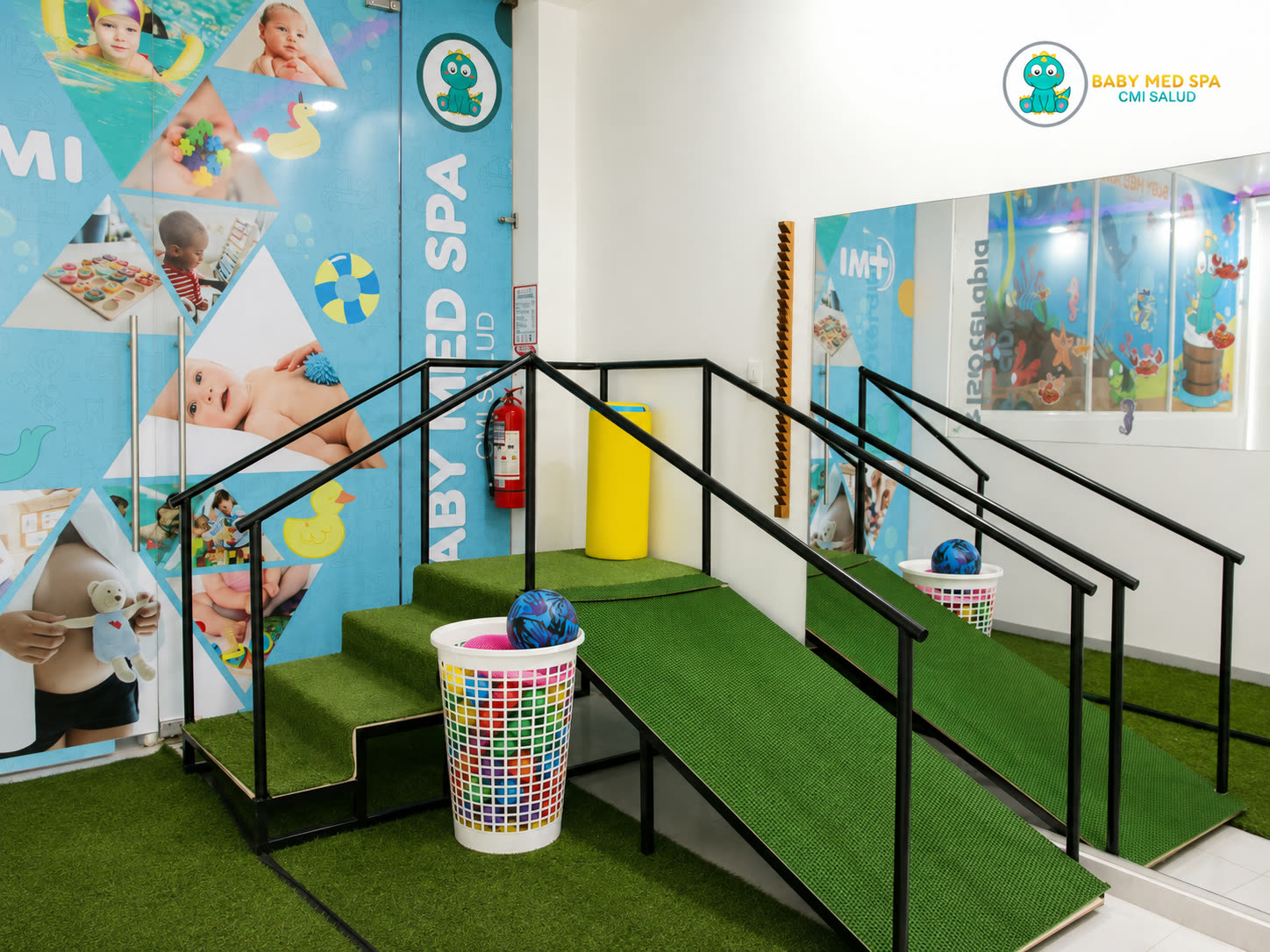 Sesión de fisioterapia con ejercicio de equilibrio en Baby Med Spa