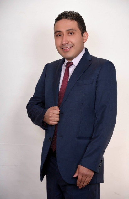 Retrato profesional del Dr. Alex Lara, otorrinolaringólogo